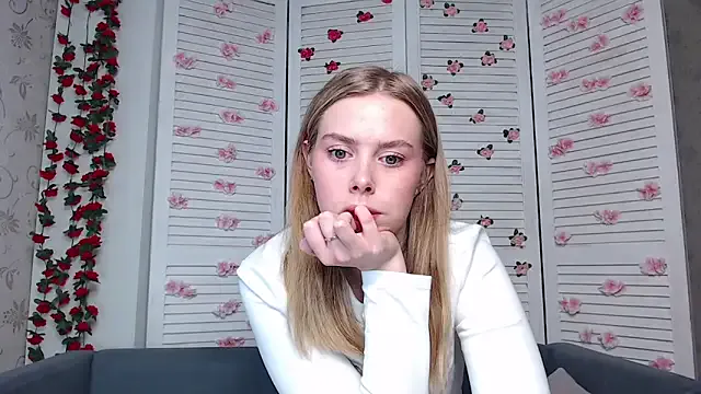 sofiaa_here — 2 fingers in the ass