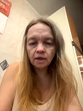 Suzanele — Hard nipple  :flower: Close up!