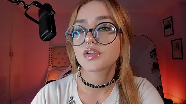 SweetJennaa — Naked + nippleclamps