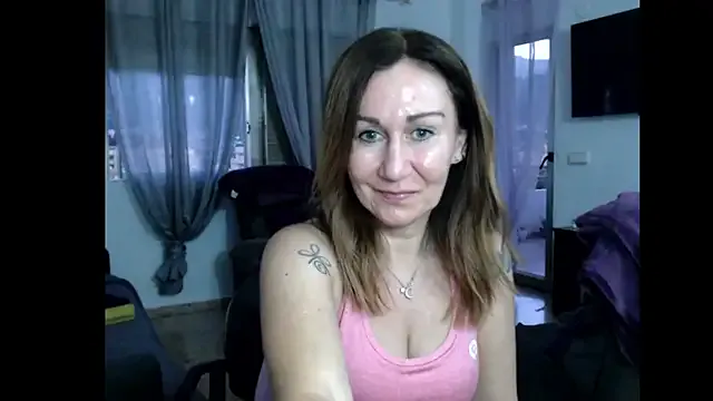 TamaraSweetxo — fingers in pussy, suck them clean