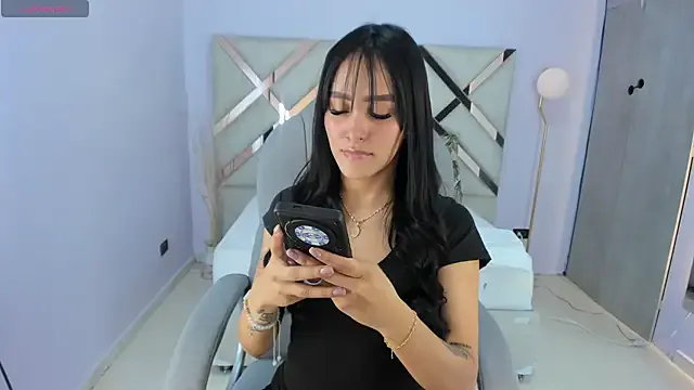 tati_saldarriaga — Show ass + oil