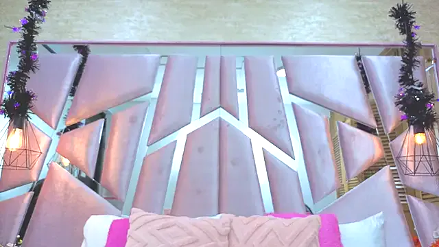 ThaliaCross — Freechat on StripChat