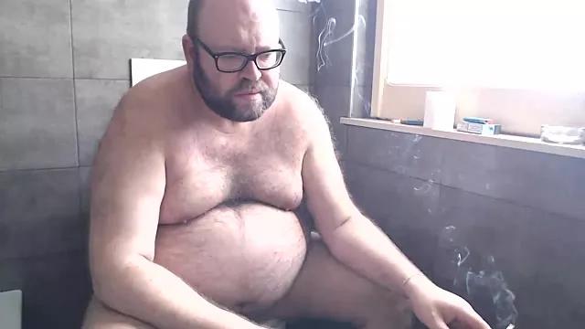 theitalianbear from StripChat is Freechat