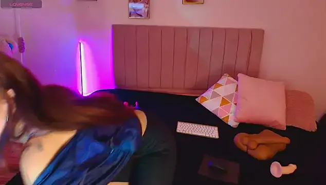 tiana_rosse_ —  Footjob 