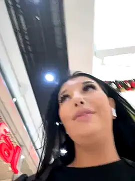 Tisha_Busty — Show naked pussy in supermarket