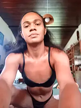 TransKylieX — Ejac sur mon jolie corps