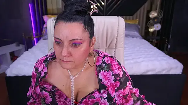 ValeryRosseee — Freechat on StripChat