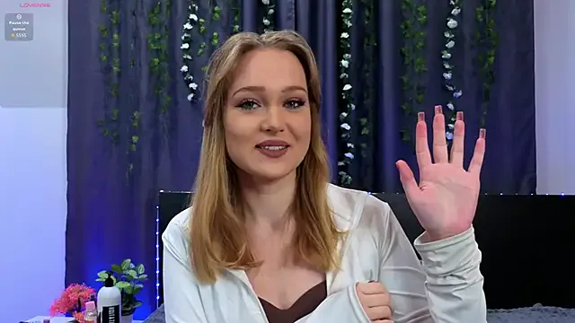 VanessaLightDiamond — remove my top + show tits