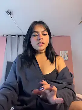 Veeronica_ — 3 fingers in pussy
