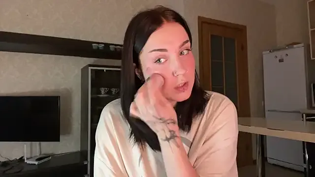 VelvetNote — change outfit