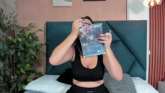 VictoriaHarriss — Doggy style & flash wet pussy