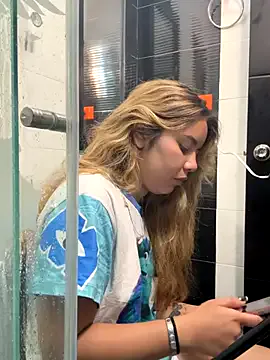 Avatar of Violettt_hot