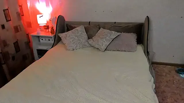 Vivian_Davis — handsbra