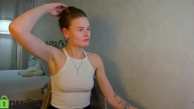 Wanda_Gomez — show muscles