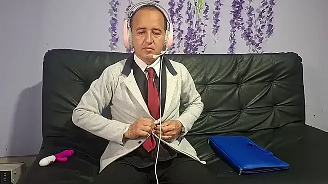 XTheSexybossx — Freechat on StripChat