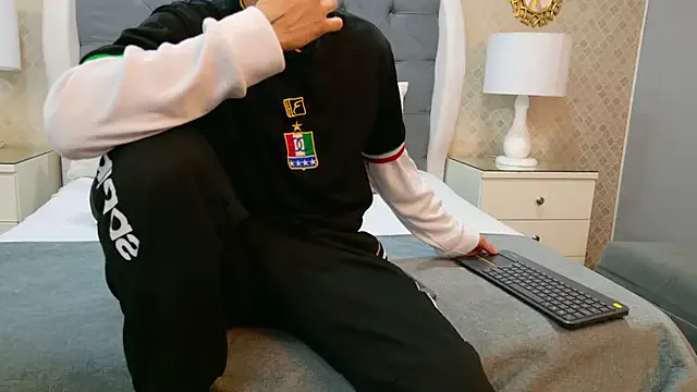 ZoeKrug — Show your pussy and touch her