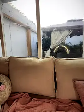 ZoeRaven_Pink — SHOW BOOBES HERE OUTSIDE